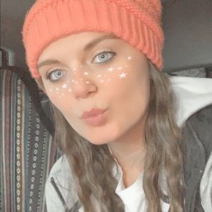 Meet your Posher, Traci